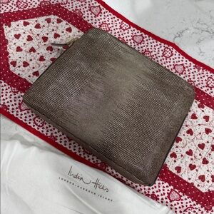 India Hicks island gecko insider pouch